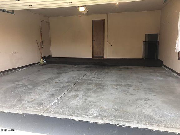 5th image of 638 Maple Creek Dr