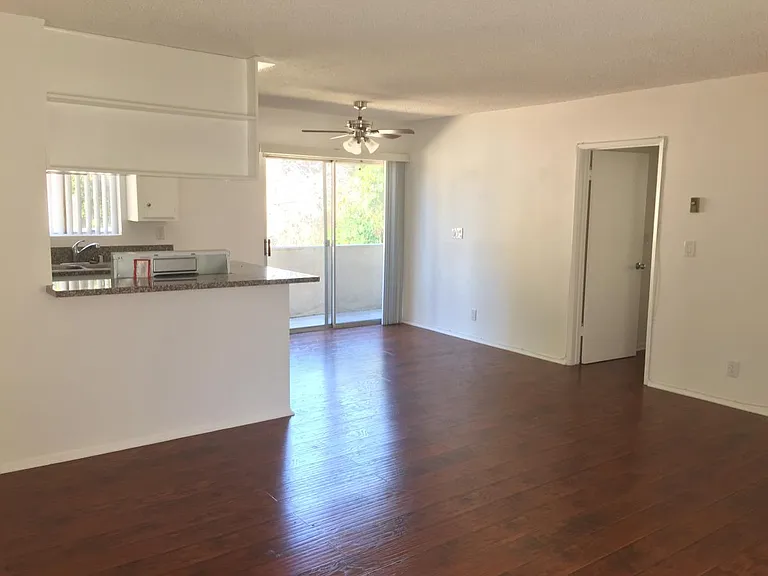 13855 Burbank Blvd #6 — Photo 4