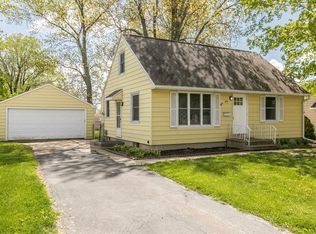 1251 Golfview Dr NE, Cedar Rapids, IA 52402