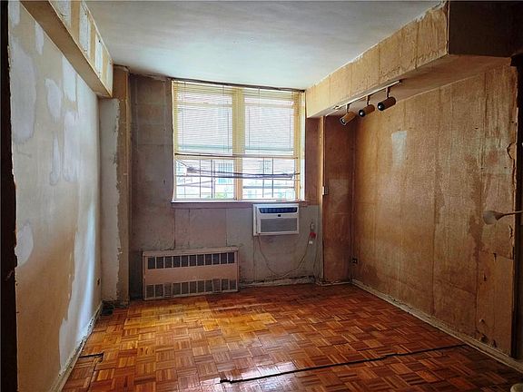 4th image of 735 Avenue W APT L1
