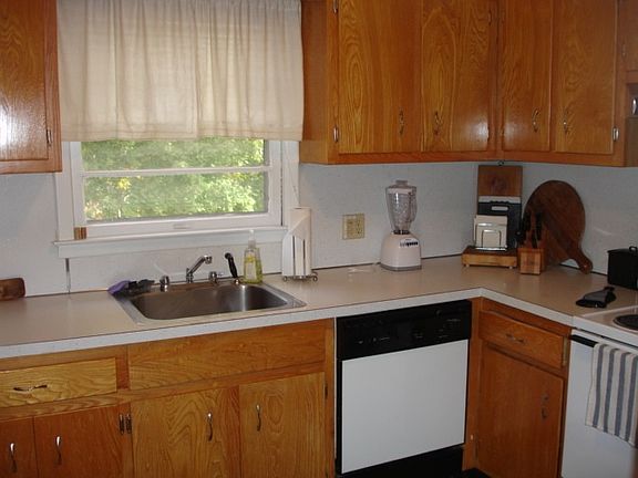 2nd image of 32 Barnett St APT D21