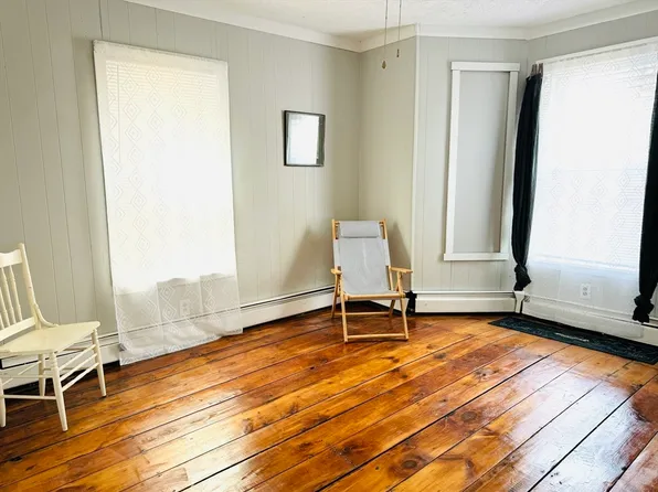 25 Bassett St, Lowell, MA 01852