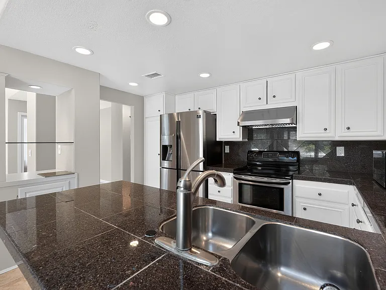 12137 Putting Green Row — Photo 14