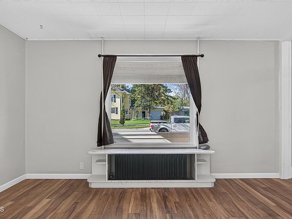 5th image of 218 7th Ave NW
