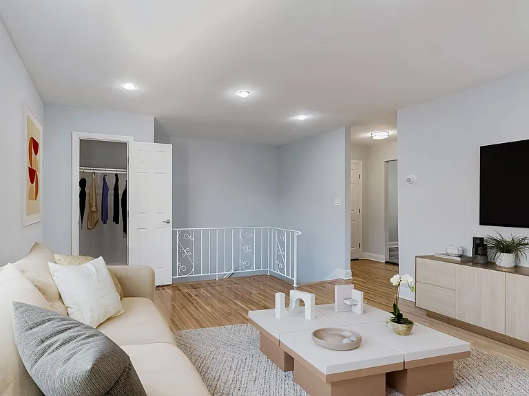 180 Guy Lombardo Ave — Photo 2