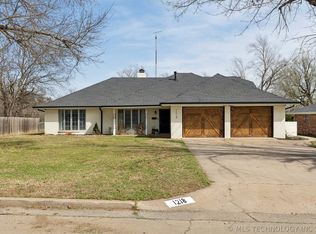 1218 S Highland Ave, Cushing, OK 74023
