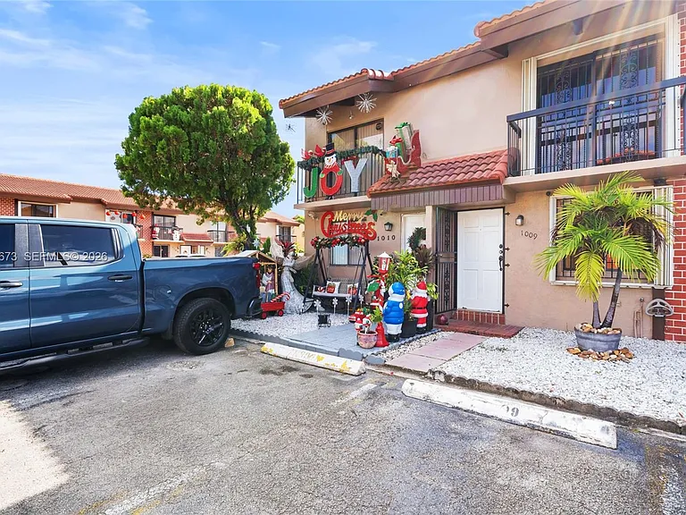 1911 SW 107th Ave #1009 — Photo 9