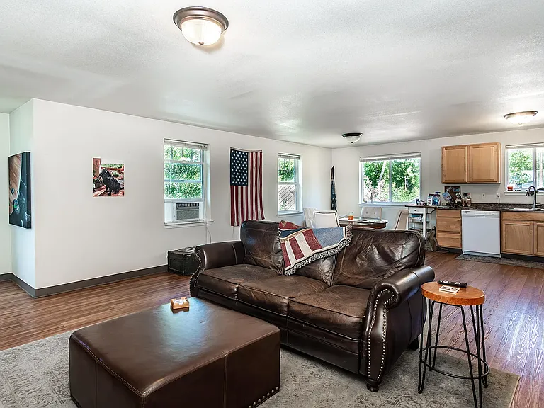 844 NW Ogden Ave #3 — Photo 6