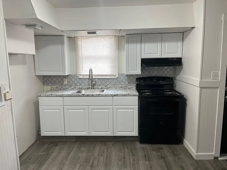 324 Taylor Ave #1 — Photo 1
