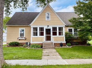 415 2nd St SW, Waverly, IA 50677