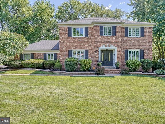 3rd image of 7 Pierson Dr