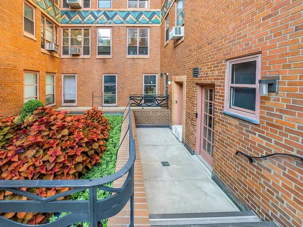 235 E 22nd St #1EF, New York, NY 10010