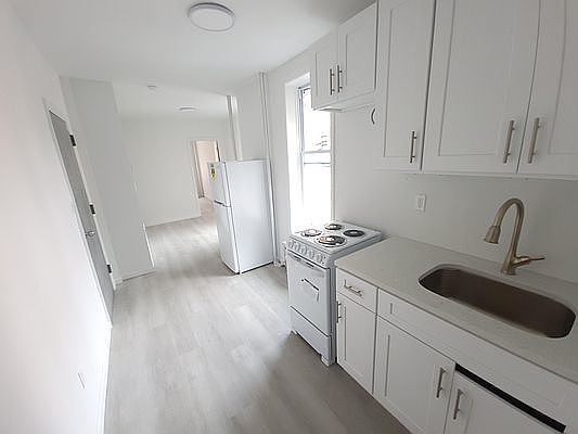 1st image of 93 Baxter St #C