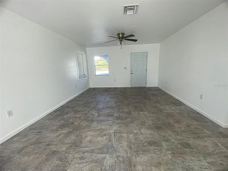 525 E Helen Ave — Photo 17