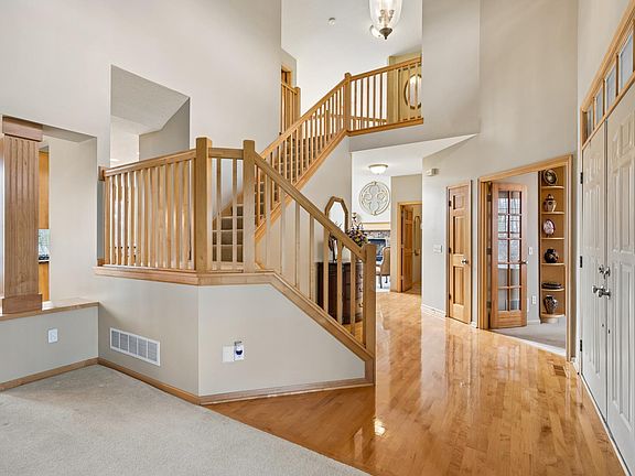 3rd image of 830 Fox Path Ct