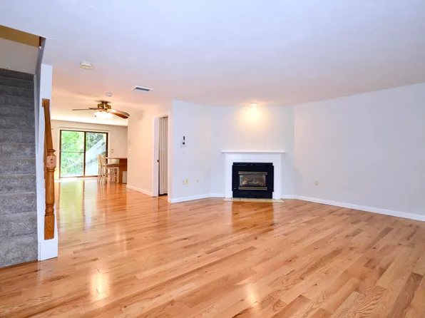 195 Falmouth Road APT 15D, Mashpee, MA 02649