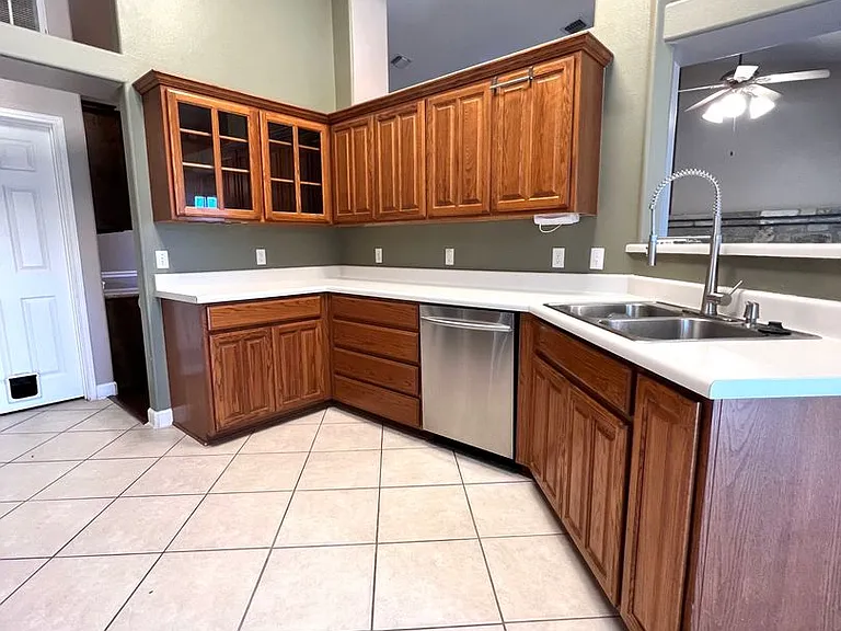 701 Oak Valley Dr — Photo 4