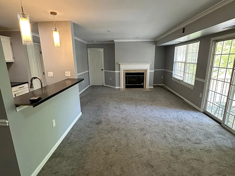 9708 Lake Pointe Ct #302 — Photo 7