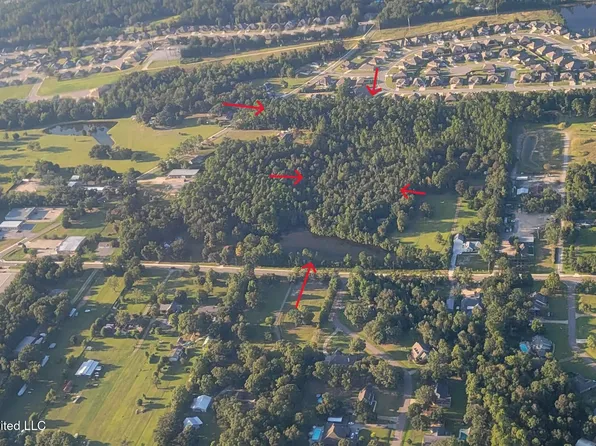 9092 Woolmarket Rd, Biloxi, MS 39532