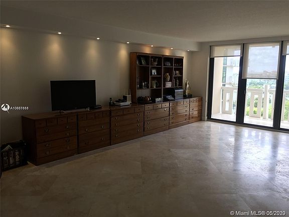5th image of 1121 Crandon Blvd APT F605