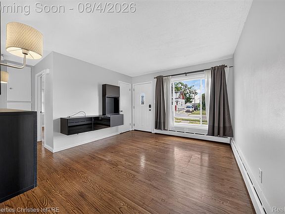 2nd image of 880 Jewell St