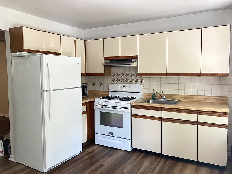 864 N 4th St #2 — Photo 11