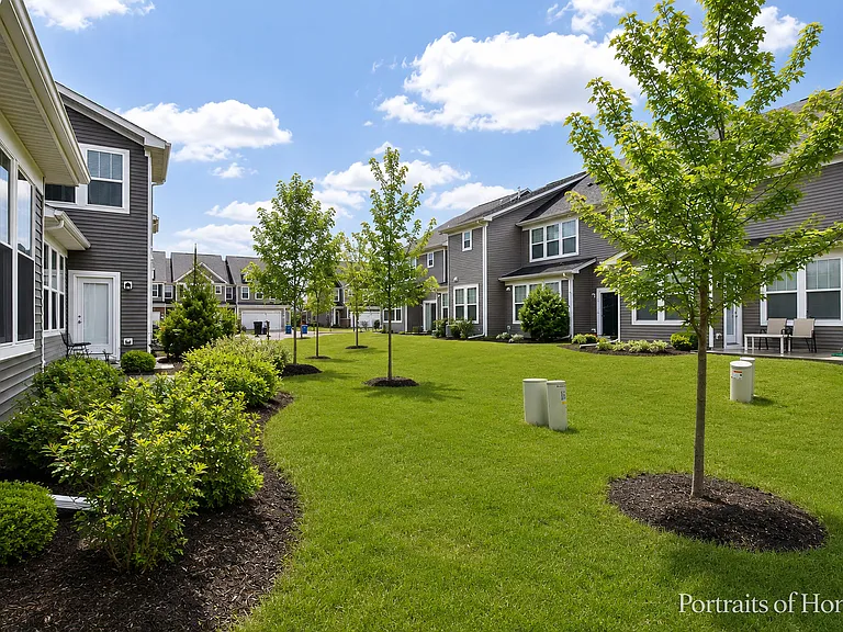 460 Watercress Dr — Photo 2