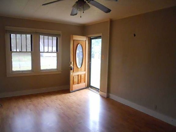 2nd image of 813 N Avenue L