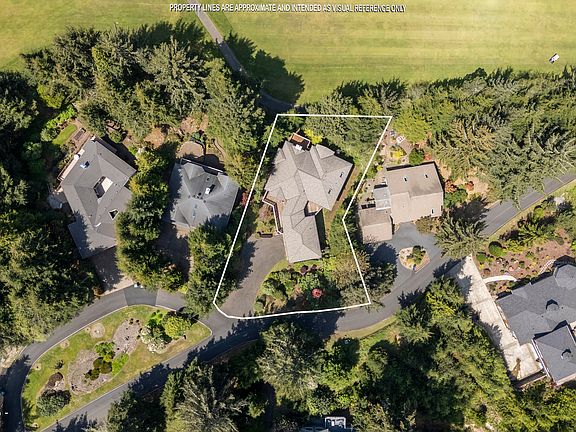 2nd image of 536 Fairway Dr