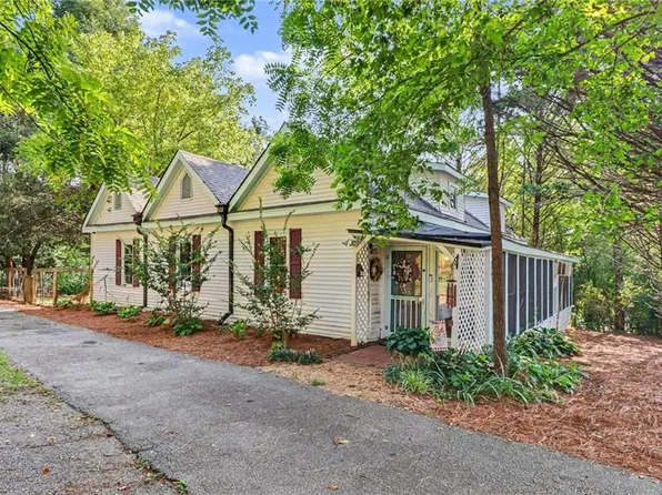 140 E Oak St, East Ellijay, GA 30540