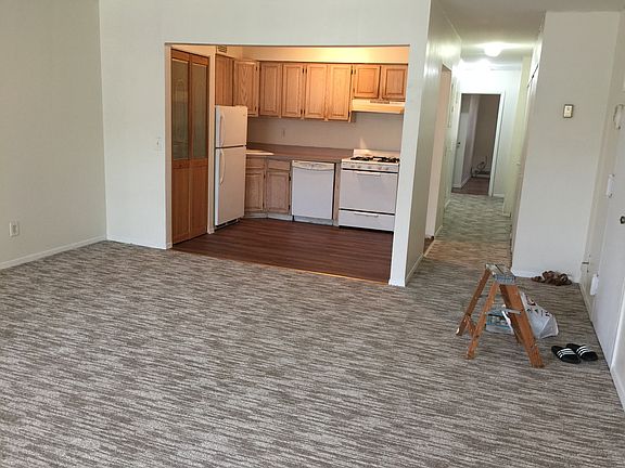 3rd image of 17239 Highland Ave APT 4C