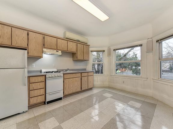 5th image of 531 12th St Unit B
