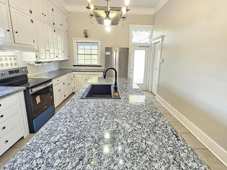 1711 Cherry St — Photo 15
