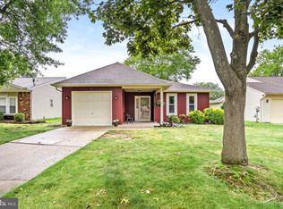 6 Candlelight Cir, Columbus, NJ 08022