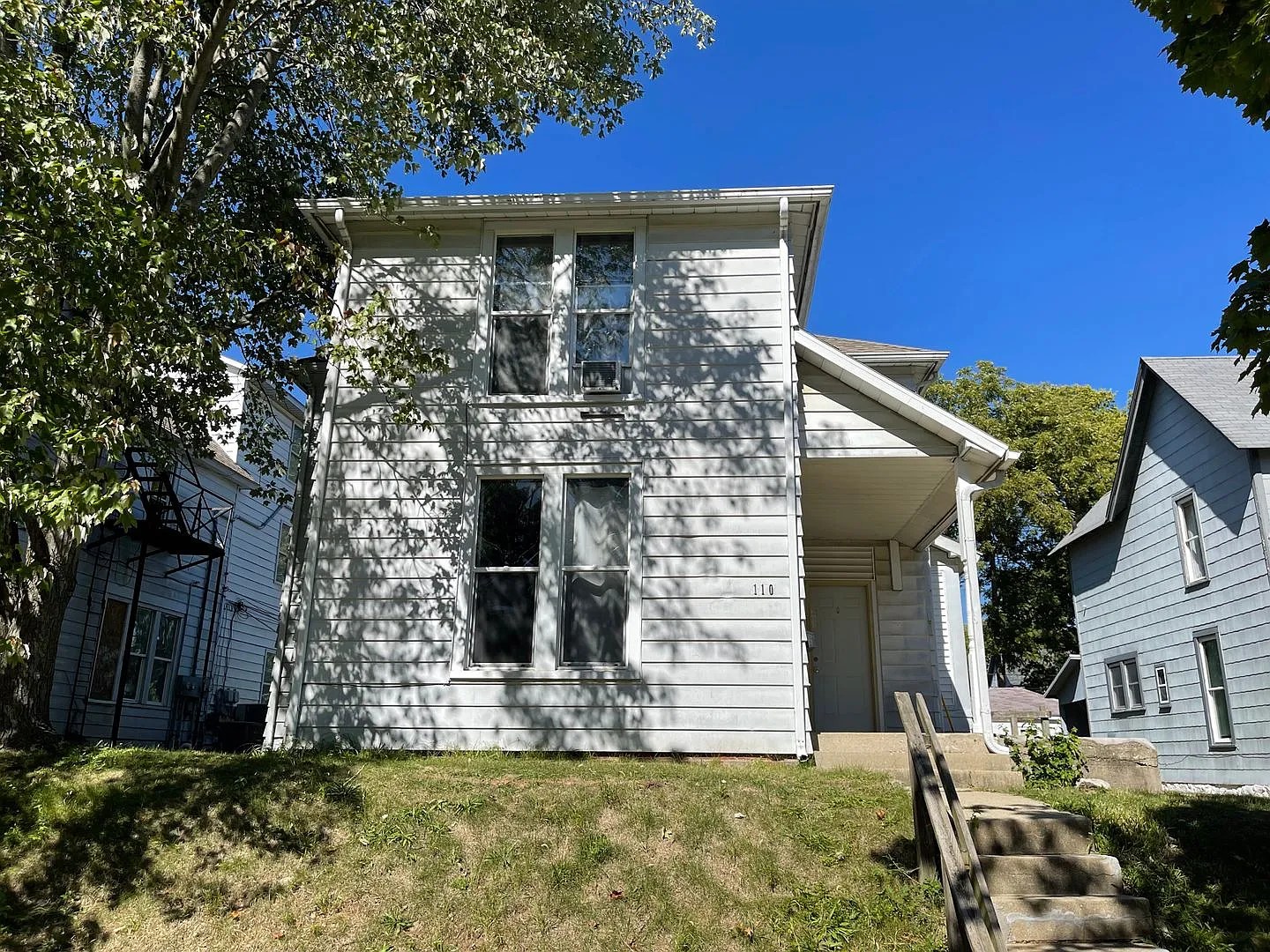 110 W Lutz Ave — Photo 1