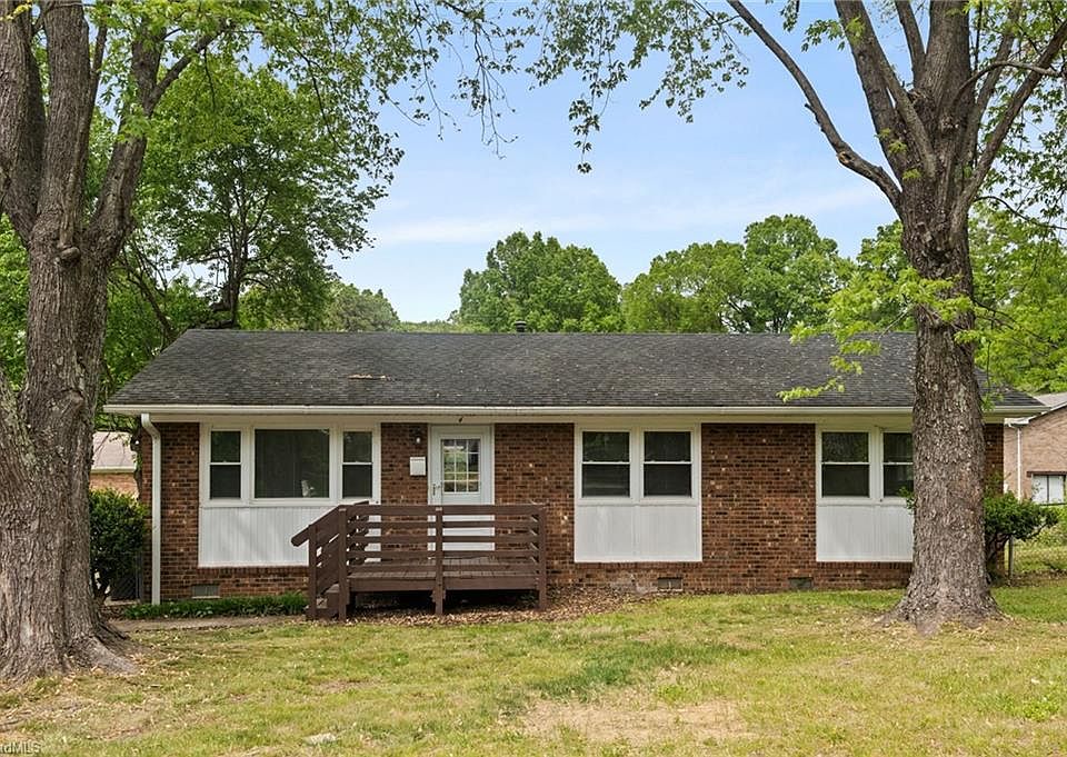 1st image of 4 Carpenter Ct