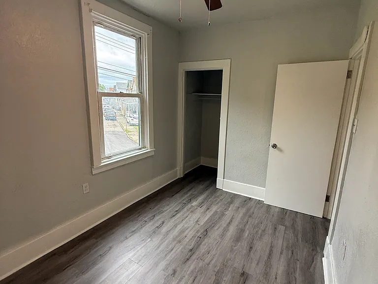 900 1/2 S 2nd St — Photo 10