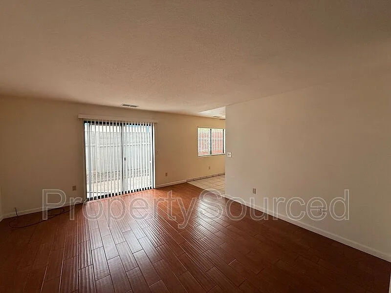 2 bed, 1.0 bath, 950 sqft, $1,695 — Photo 2