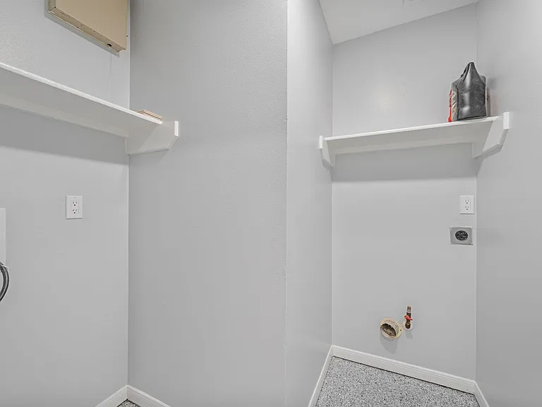 3910 Crystal Pass Ct — Photo 14