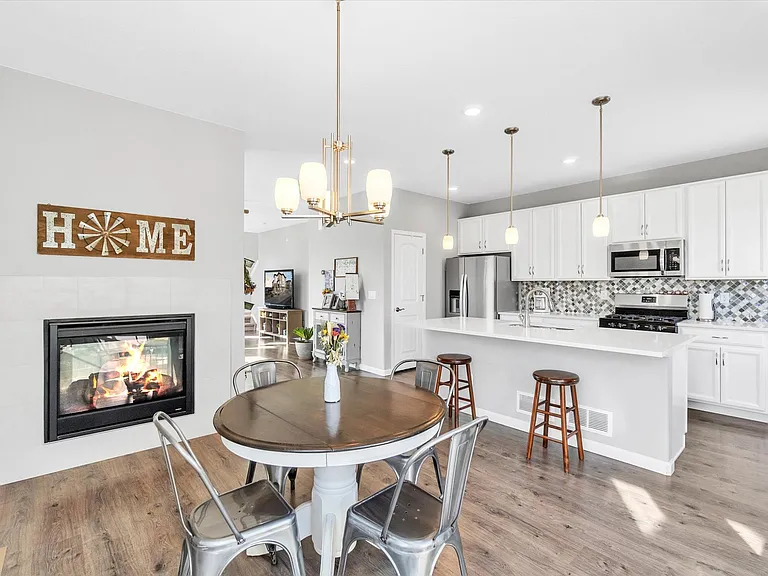 1554 Castle Creek Cir — Photo 7