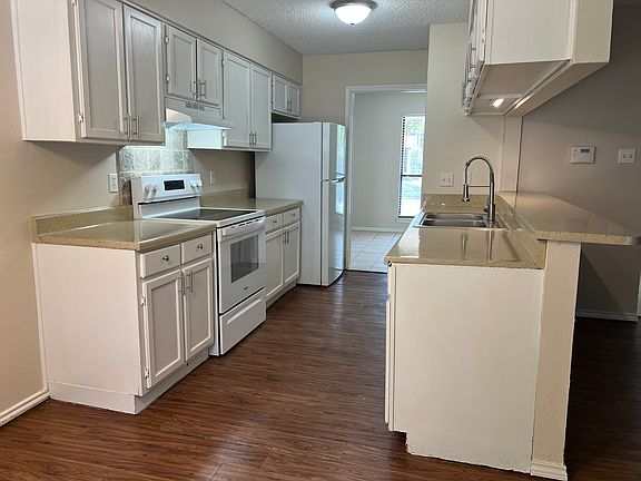 3rd image of 13819 Woodbreeze St