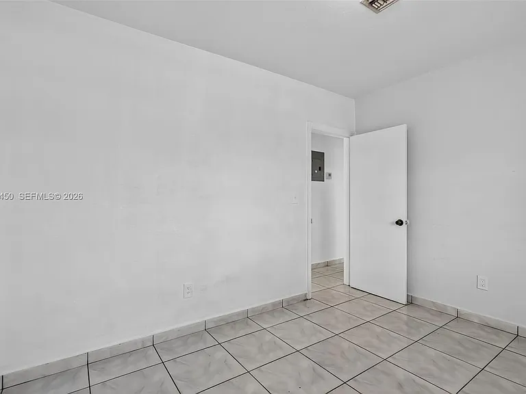 1498 NE 180th St — Photo 20