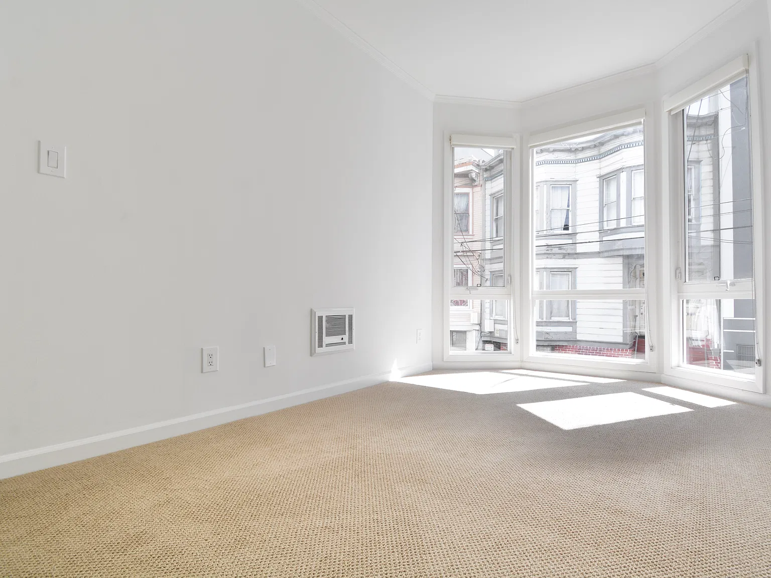 3 bed, 820 sqft, $4,600 — Photo 3