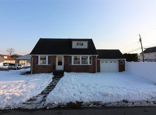 76 Vincent Rd, Hicksville, NY 11801