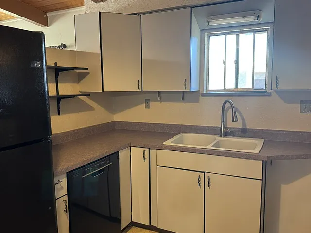 5 bed, 2000 sqft, $3,000 — Photo 4