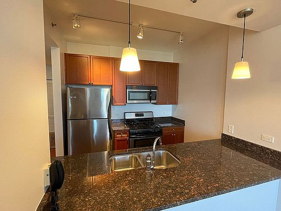 3rd image of 1400 S Michigan Ave APT 2302
