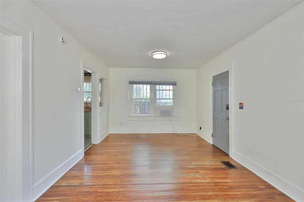 2 bed, 1.0 bath, 980 sqft, $2,500 — Photo 3