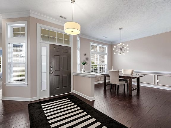 3rd image of 101 Pickering Dr.