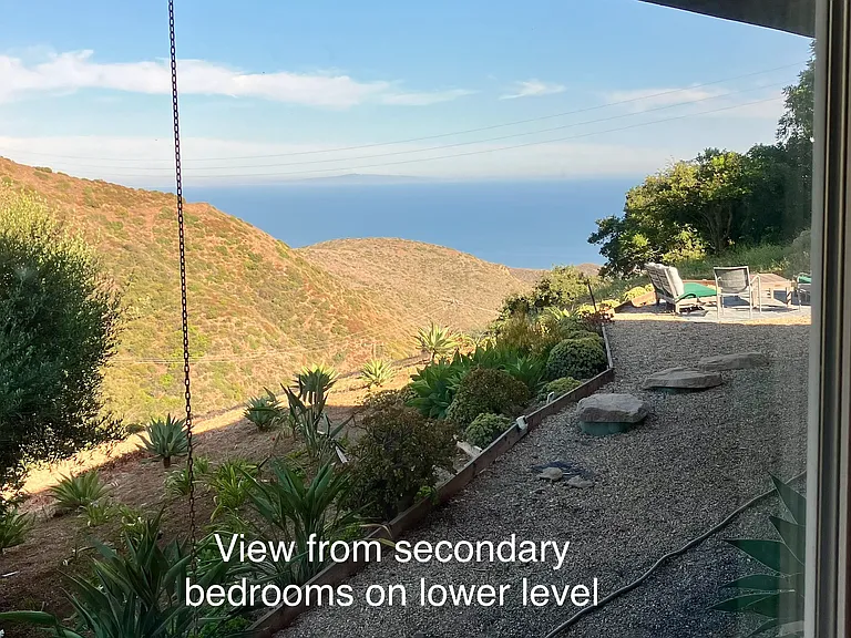 4302 Ocean View Dr — Photo 26