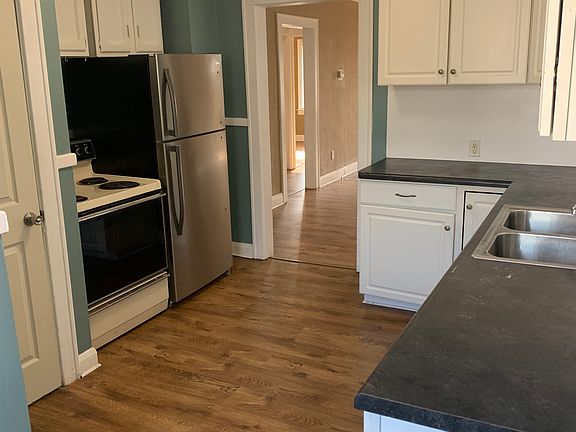 4th image of 1009 National Ave